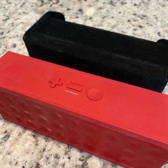 Red Portable Jambox by Jawbone - Picture 3 of 7